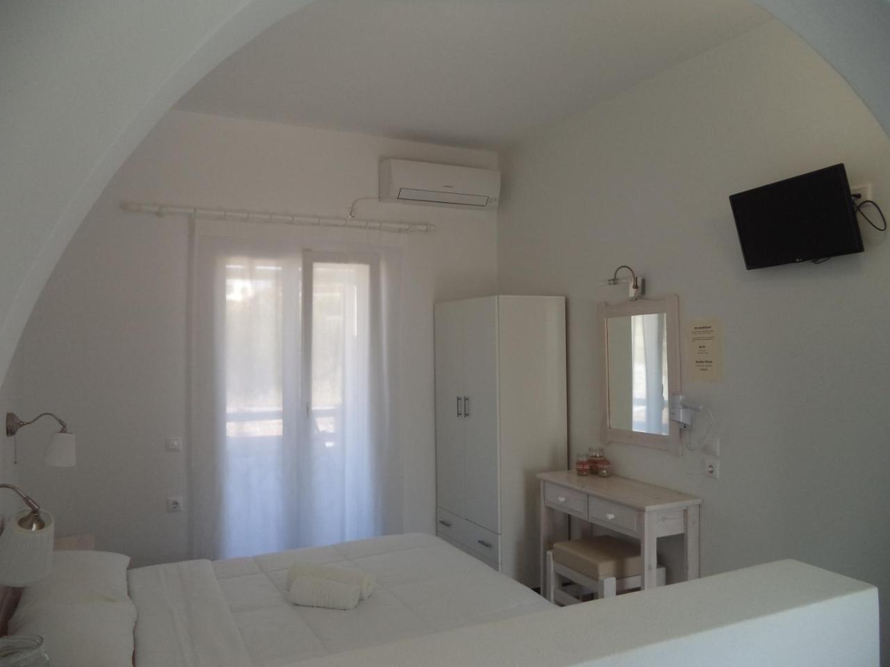Taxiarchis Studios Agios Georgios  Ngoại thất bức ảnh